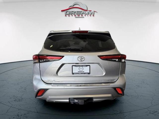 Photo of 2022 Celestial Silver Metallic Toyota Highlander
