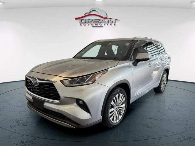 Photo of 2022 Celestial Silver Metallic Toyota Highlander