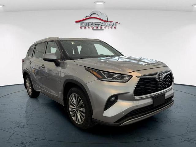 Photo of 2022 Celestial Silver Metallic Toyota Highlander