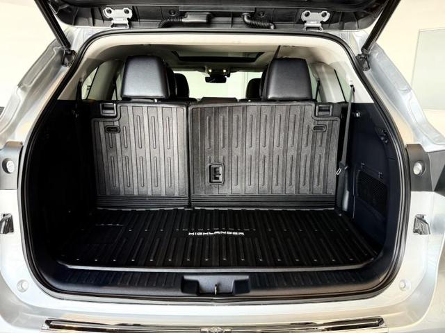 Photo of 2022 Celestial Silver Metallic Toyota Highlander