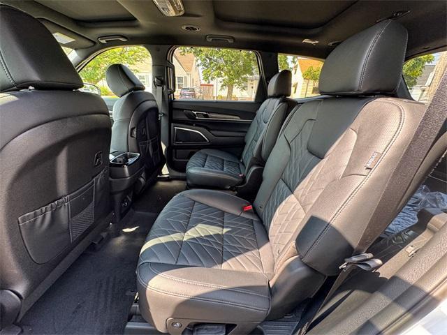 Photo of 2025 Glacial White Pearl Kia Telluride
