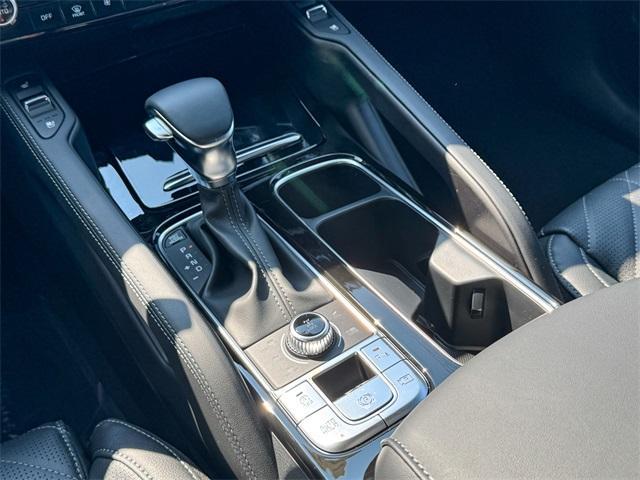 Photo of 2025 Glacial White Pearl Kia Telluride