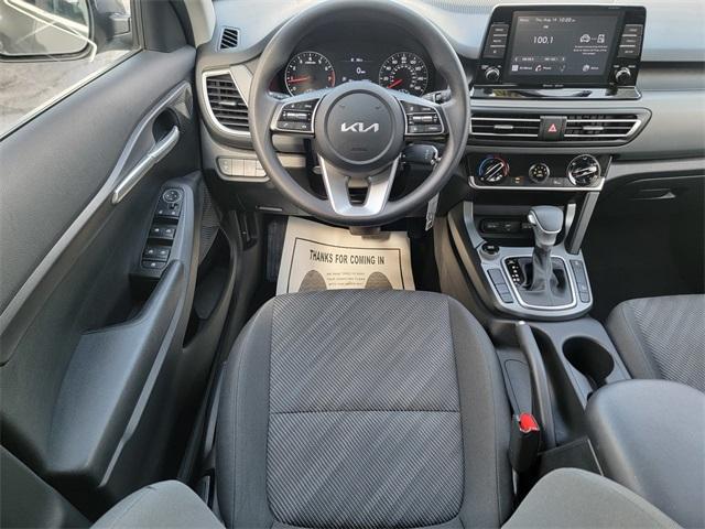 Photo of 2023 Steel Gray Kia Seltos
