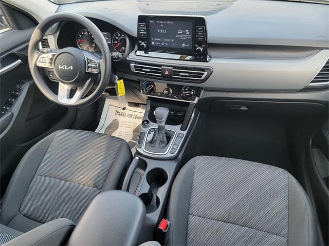 Photo of 2023 Steel Gray Kia Seltos