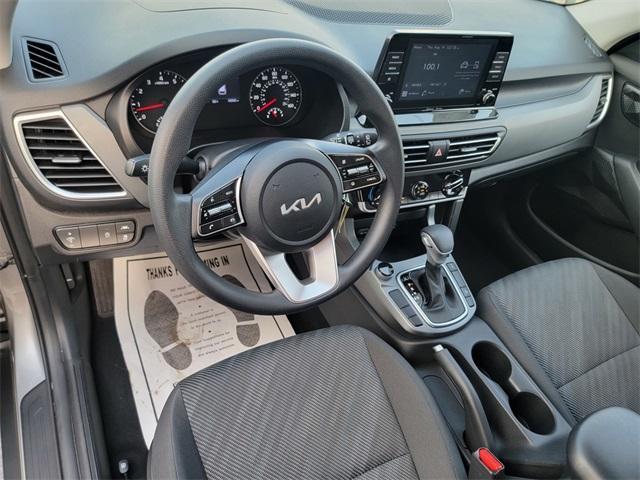 Photo of 2023 Steel Gray Kia Seltos