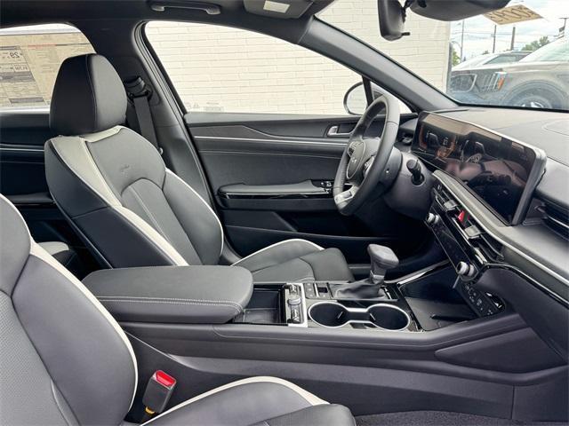 Photo of 2026 Aurora Black Kia K5