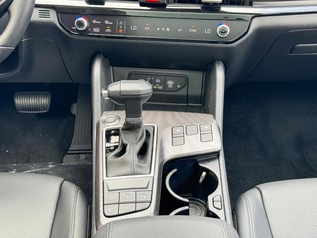 Photo of 2026 Glacial White Pearl Kia Sportage
