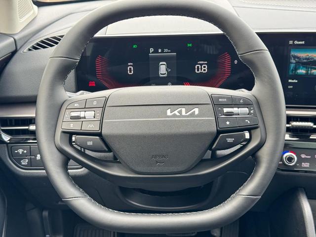 Photo of 2026 Glacial White Pearl Kia Sportage