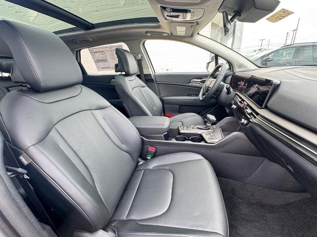 Photo of 2026 Glacial White Pearl Kia Sportage
