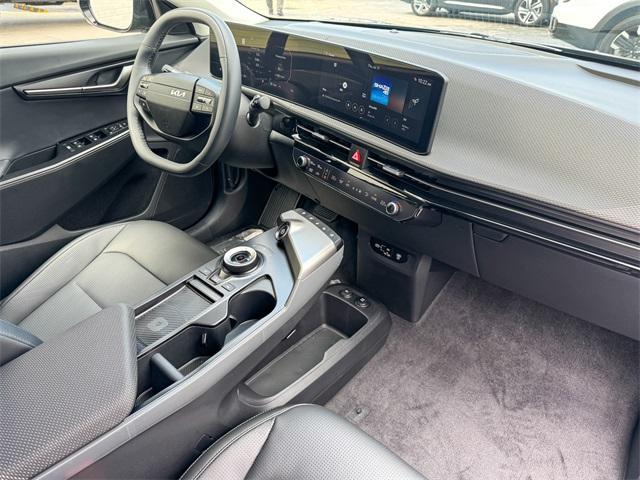 Photo of 2025 Ebony Black Kia EV6