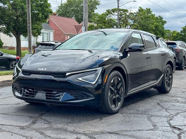 Photo of 2025 Ebony Black Kia EV6