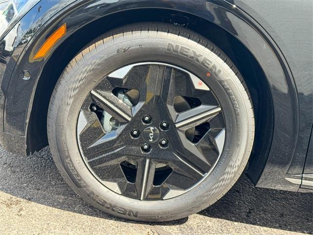 Photo of 2025 Ebony Black Kia EV6