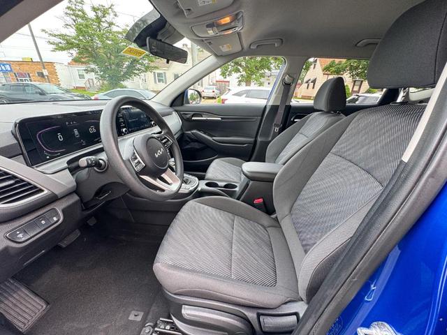 Photo of 2024 Neptune Blue Kia Seltos