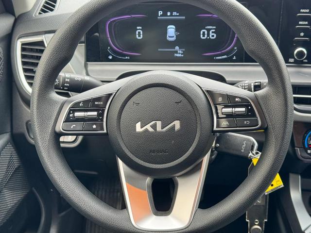 Photo of 2024 Neptune Blue Kia Seltos