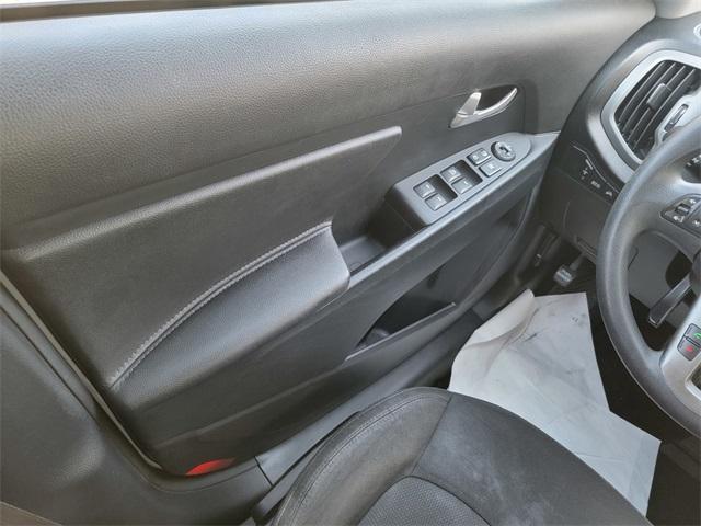 Photo of 2015 Bright Silver Kia Sportage