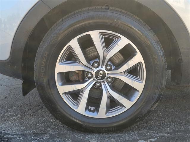 Photo of 2015 Bright Silver Kia Sportage