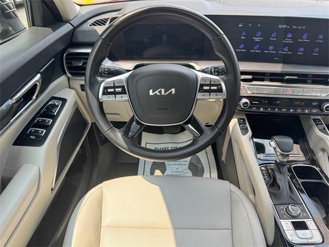 Photo of 2024 Ebony Black Kia Telluride
