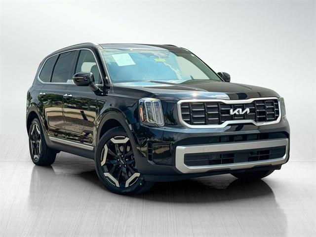 Photo of 2024 Ebony Black Kia Telluride