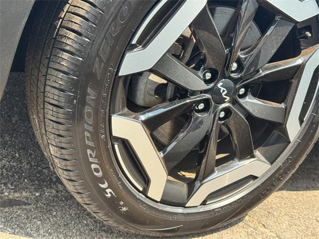 Photo of 2024 Ebony Black Kia Telluride
