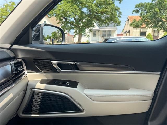 Photo of 2024 Ebony Black Kia Telluride