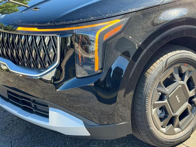 Photo of 2026 Aurora Black Pearl Kia Carnival Hybrid