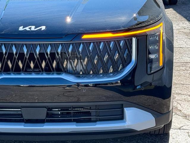 Photo of 2026 Aurora Black Pearl Kia Carnival Hybrid