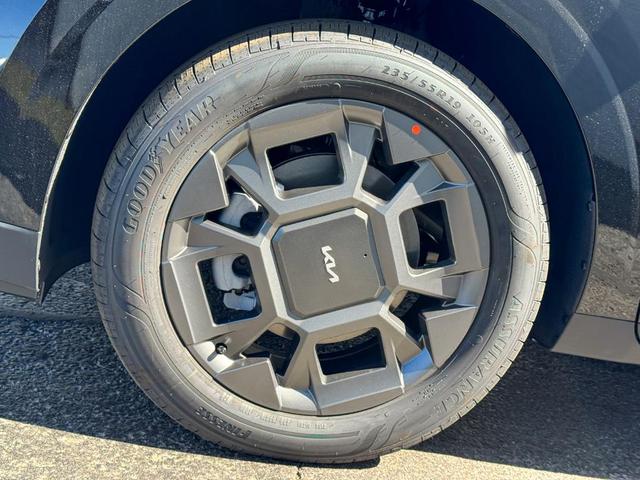 Photo of 2026 Aurora Black Pearl Kia Carnival Hybrid