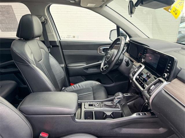 Photo of 2022 Glacial White Pearl Kia Sorento