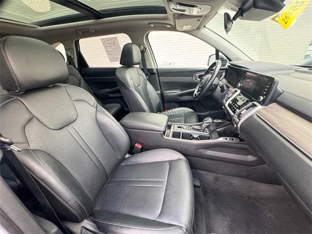 Photo of 2022 Glacial White Pearl Kia Sorento