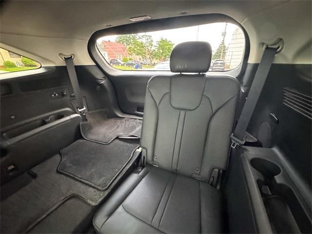 Photo of 2022 Glacial White Pearl Kia Sorento