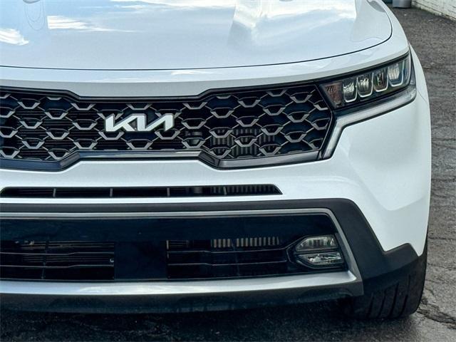 Photo of 2022 Glacial White Pearl Kia Sorento