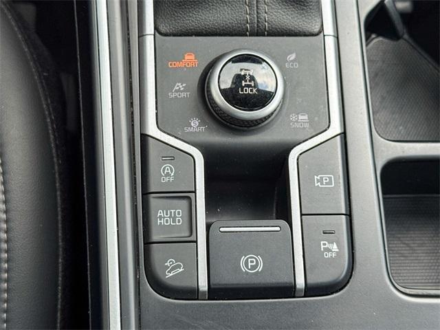 Photo of 2022 Glacial White Pearl Kia Sorento