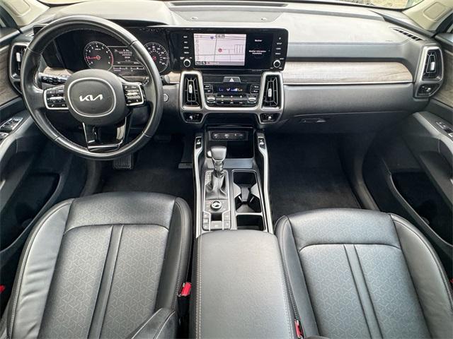 Photo of 2022 Glacial White Pearl Kia Sorento
