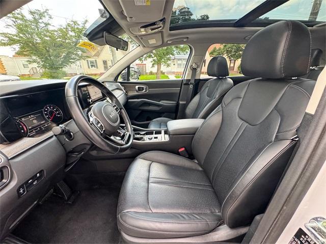 Photo of 2022 Glacial White Pearl Kia Sorento