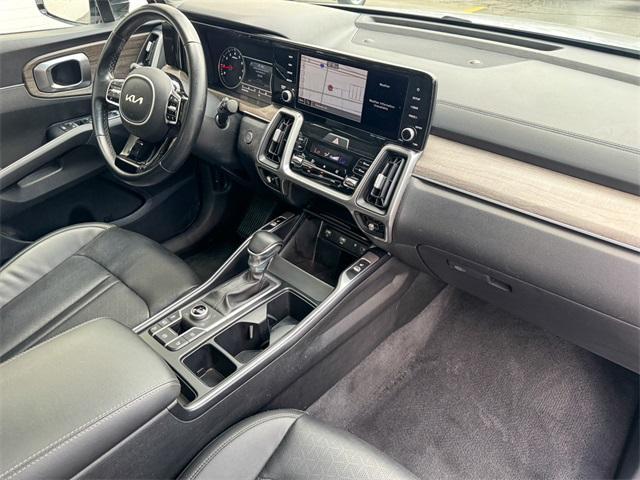 Photo of 2022 Glacial White Pearl Kia Sorento