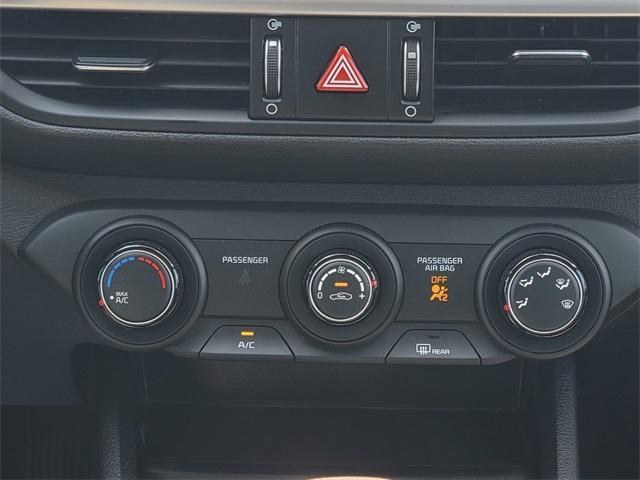 Photo of 2022 Snow White Pearl Kia Forte
