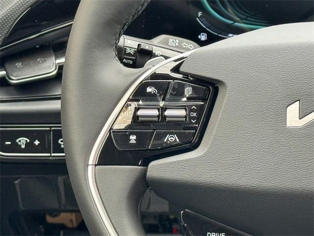 Photo of 2025 Aurora Black Pearl Kia Niro