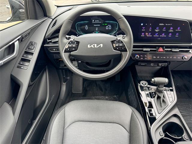 Photo of 2025 Aurora Black Pearl Kia Niro