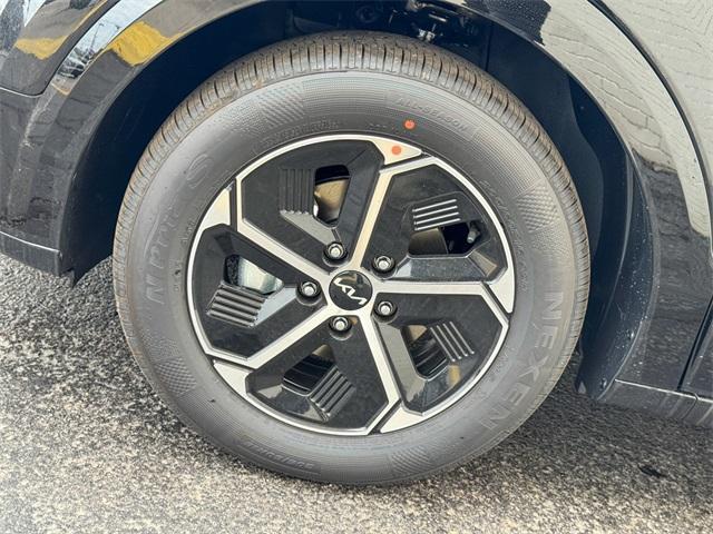 Photo of 2025 Aurora Black Pearl Kia Niro