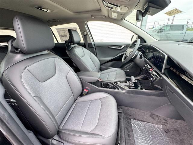 Photo of 2025 Aurora Black Pearl Kia Niro