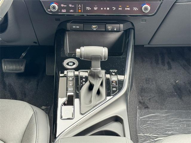 Photo of 2025 Aurora Black Pearl Kia Niro