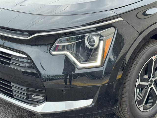 Photo of 2025 Aurora Black Pearl Kia Niro