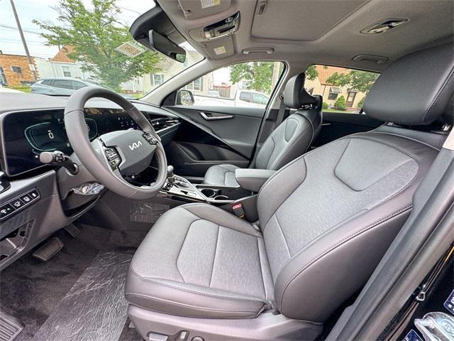 Photo of 2025 Aurora Black Pearl Kia Niro