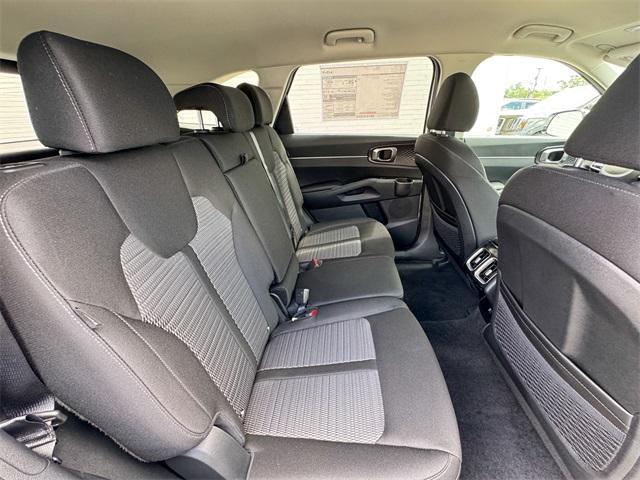 Photo of 2025 Glacial White Pearl Kia Sorento