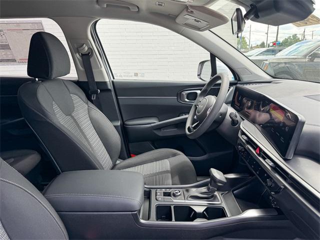 Photo of 2025 Glacial White Pearl Kia Sorento