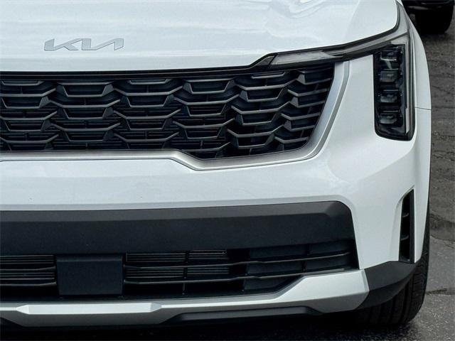 Photo of 2025 Glacial White Pearl Kia Sorento