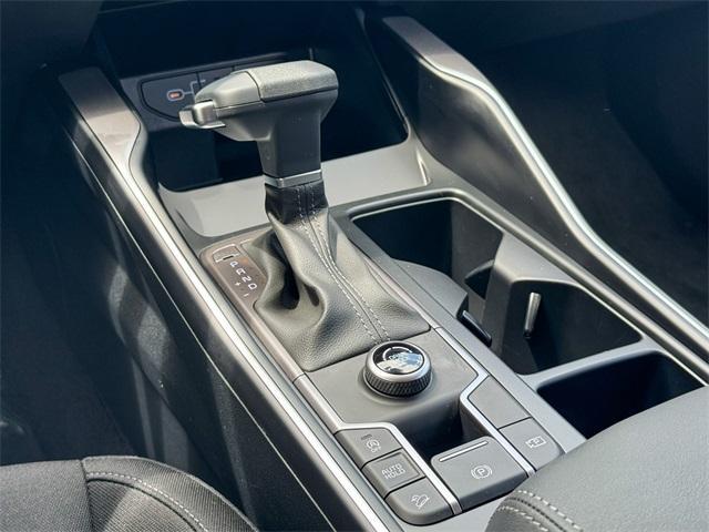 Photo of 2025 Glacial White Pearl Kia Sorento