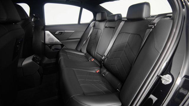 Photo of 2025 Black Sapphire Metallic BMW i5
