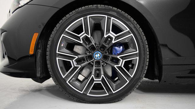 Photo of 2025 Black Sapphire Metallic BMW i5