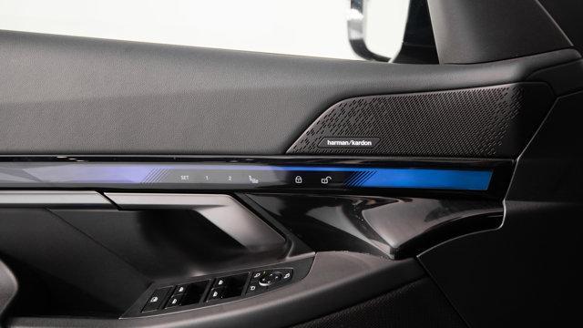 Photo of 2025 Black Sapphire Metallic BMW i5